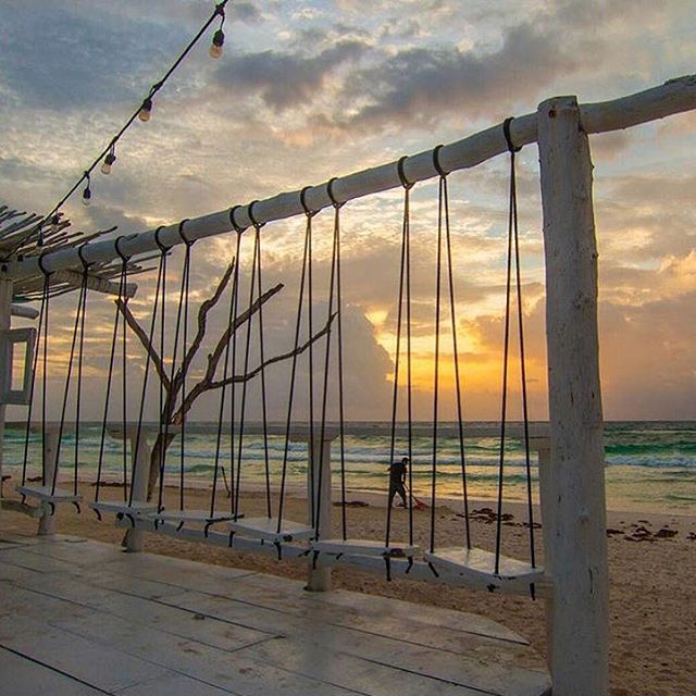 Captivating. Mesmerizing. Relaxing.
&bull;
www.morethanyoga.com
📷 by @zoomy_playa 🙏🏼
&bull;
#mothernature #powerful #yoga #yogabythesea #yogainmexico #namaste