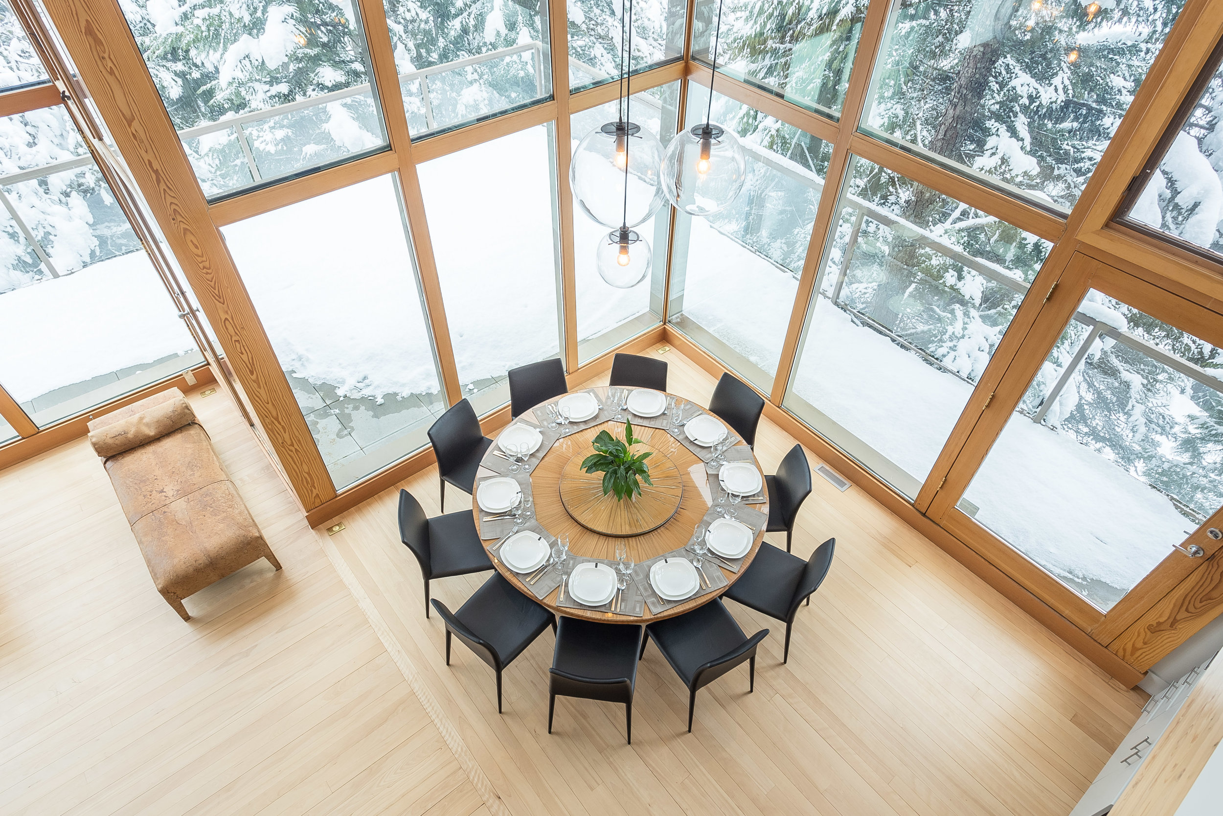 Night Hawk Lane - View of the dining area from the loft