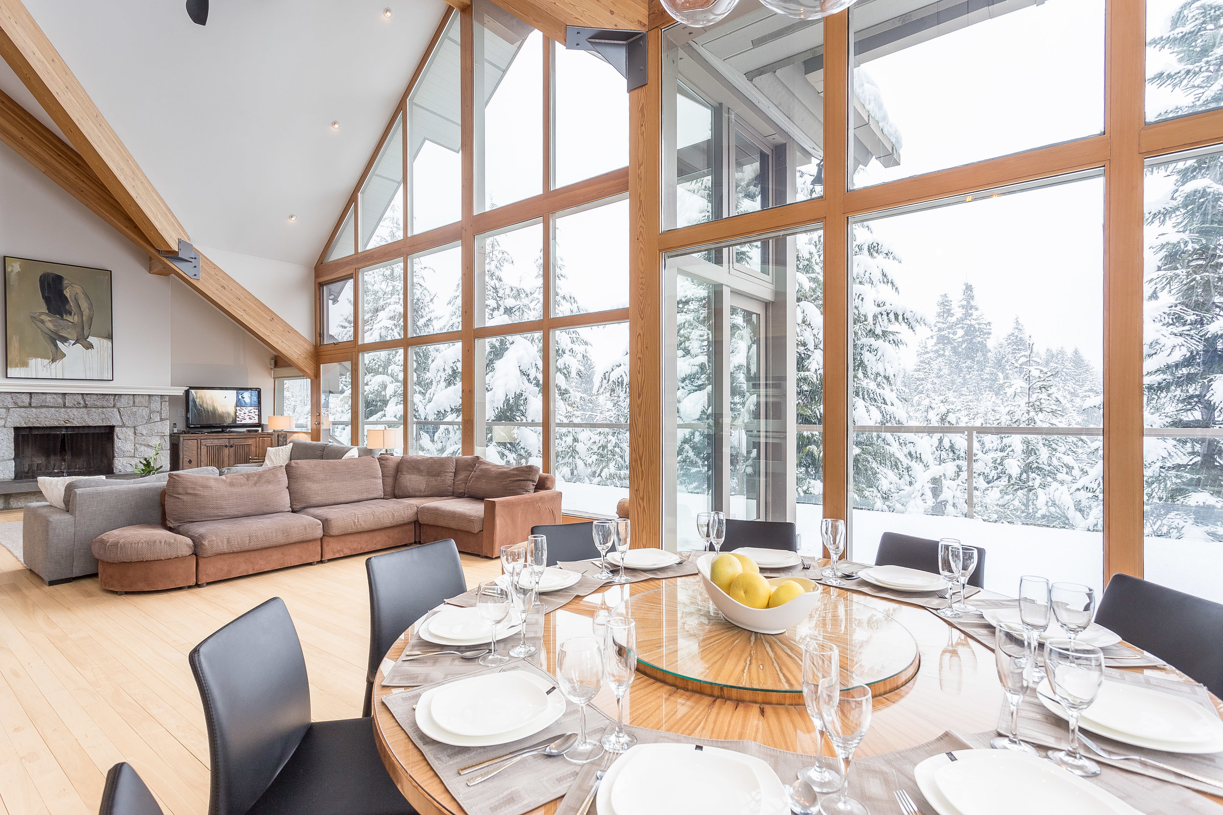 Night Hawk Lane - Dining Area