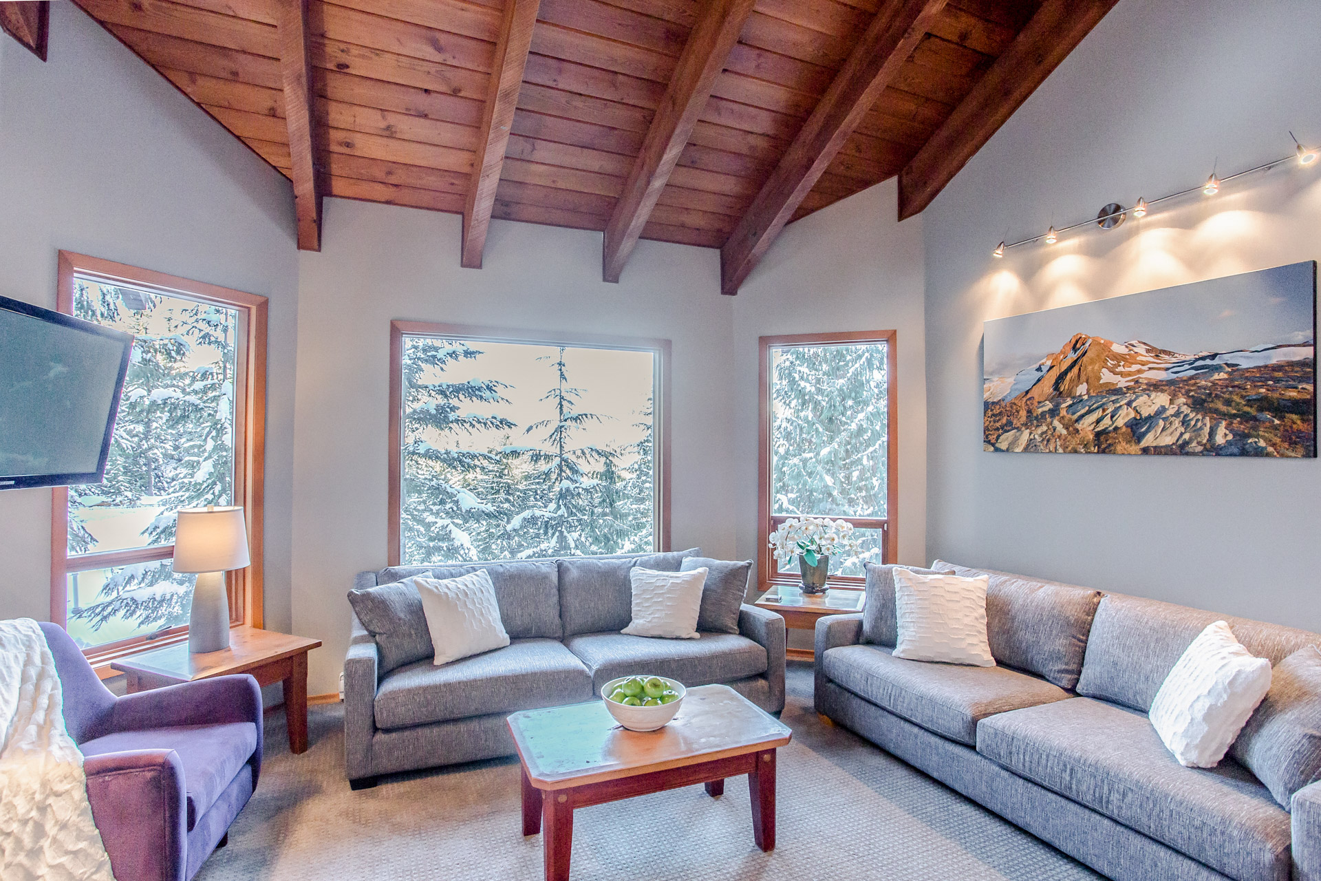 Aurora Lodge - Living Room