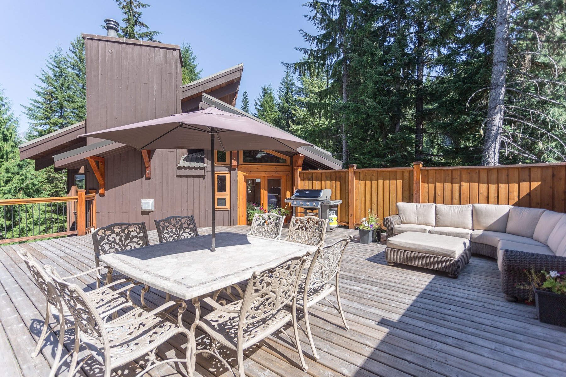 Aurora Lodge - Upper deck