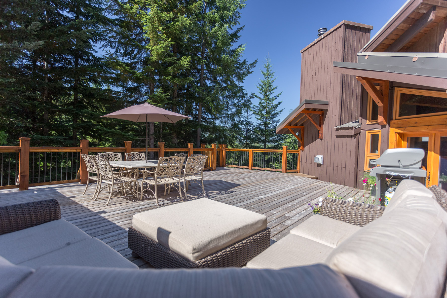 Aurora Lodge - Upper deck