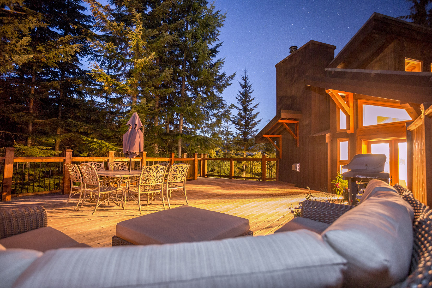Aurora Lodge - Upper deck