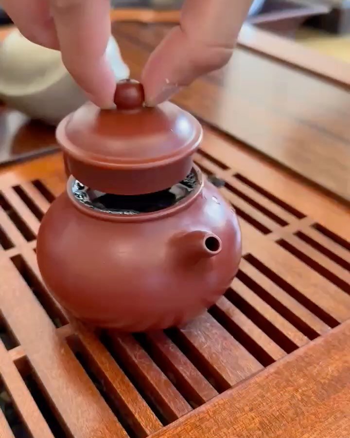 Generosity starts with tea, and, at Universal Chan, the tea pot is never empty 🫖
Come join our Chinese Gongfu Tea ceremony this Sunday, April 6th from 2-4pm. Our tea tasting includes Chan (Zen) meditation and is hosted every other Sunday.
RSVP li