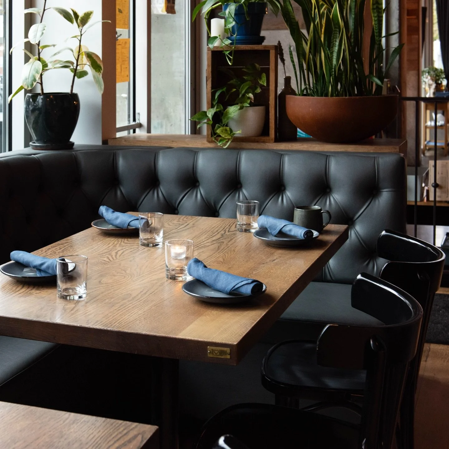 The first Tuesday of 2026 calls for Happy Hour at Normandie 🦪 🍷 🦀⁠
⁠
We&rsquo;ve got $2 oysters, $8 glasses of the house red or white, $7 pickle martinis, and so much more.⁠
⁠
A friendly reminder that we serve happy hour in our dining room Tuesday