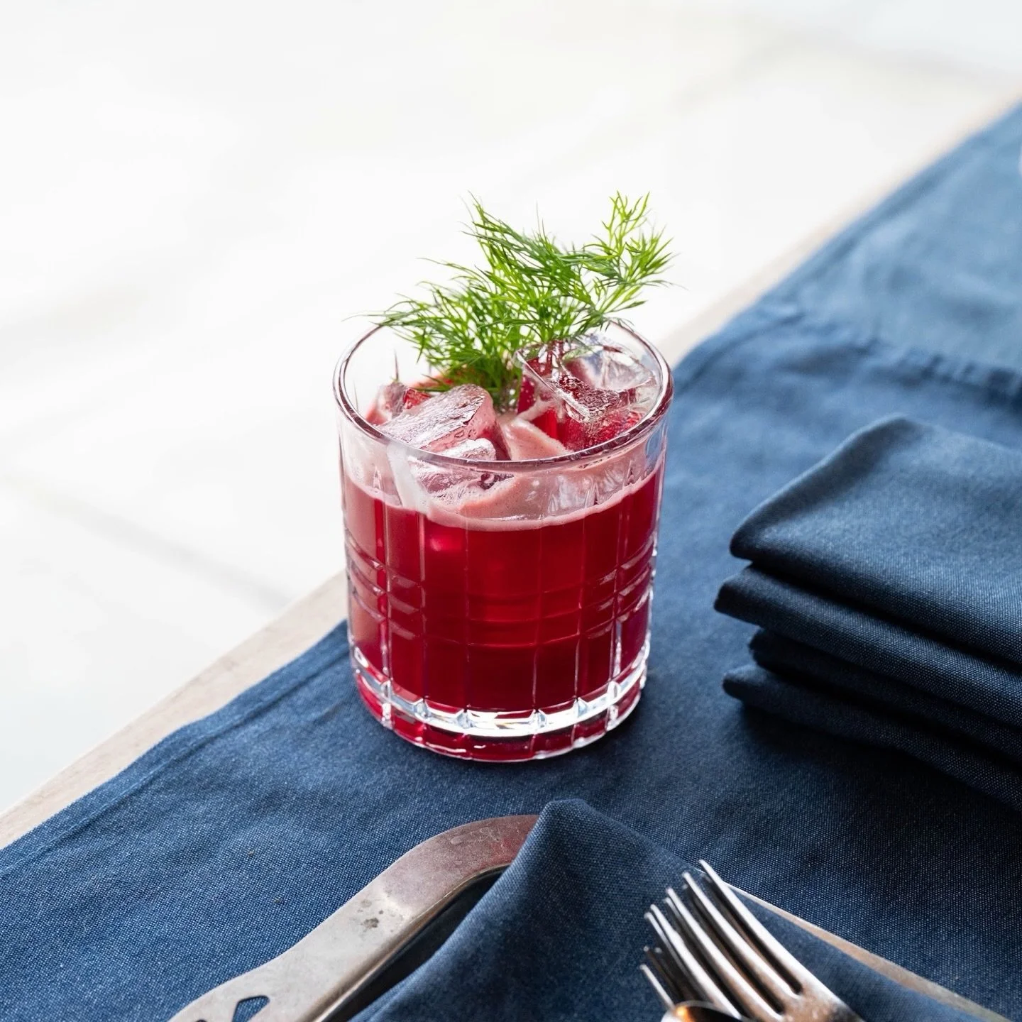 The Dilly Dally🫜

Our housemade beet shrub, a kiss of orange juice and smoked salt come together, and are then topped with soda water to create a refreshing non-alcoholic cocktail that tastes like a day spent gardening under the sun.

(Swipe right t