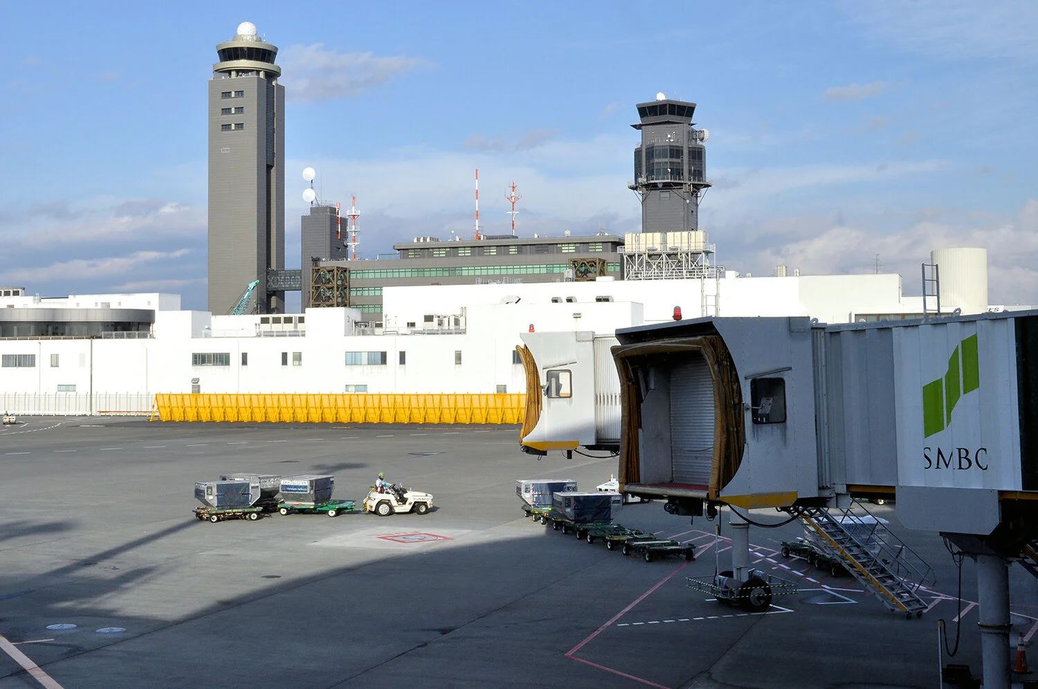 airport_architecture_seattle_photographer_Tokyo_brockton.jpg