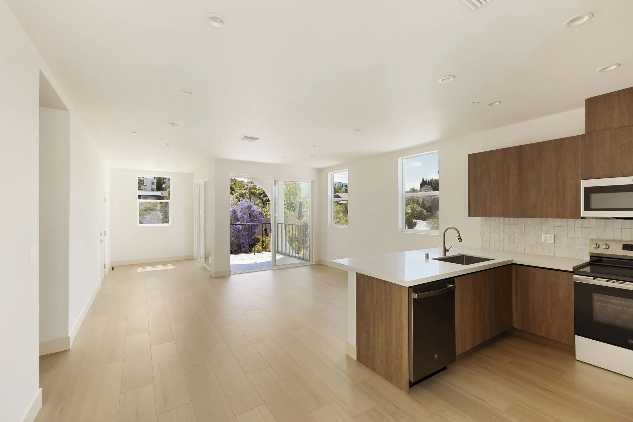 1- 5-web-or-mls-738-n-vendome-st.jpg