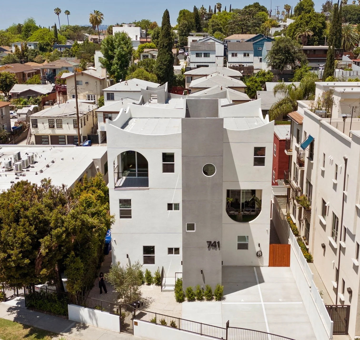 10- 52-web-or-mls-738-n-vendome-st.jpg
