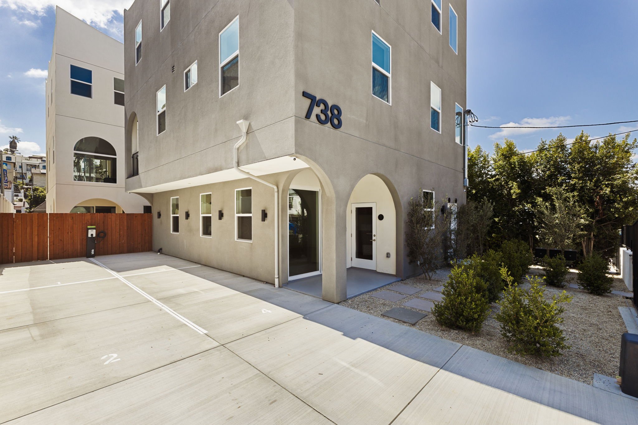2- 25-web-or-mls-738-n-vendome-st.jpg