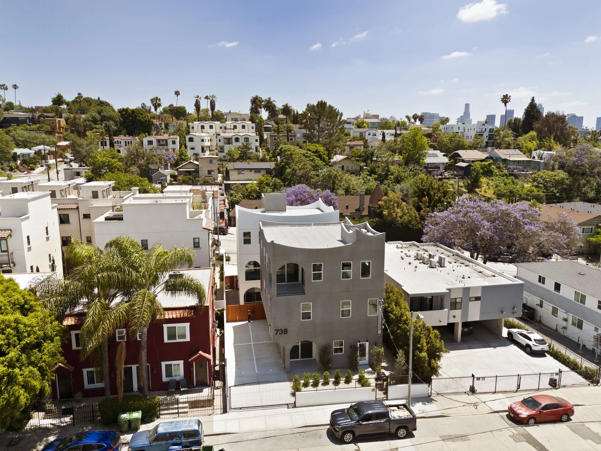61-web-or-mls-738-n-vendome-st.jpg
