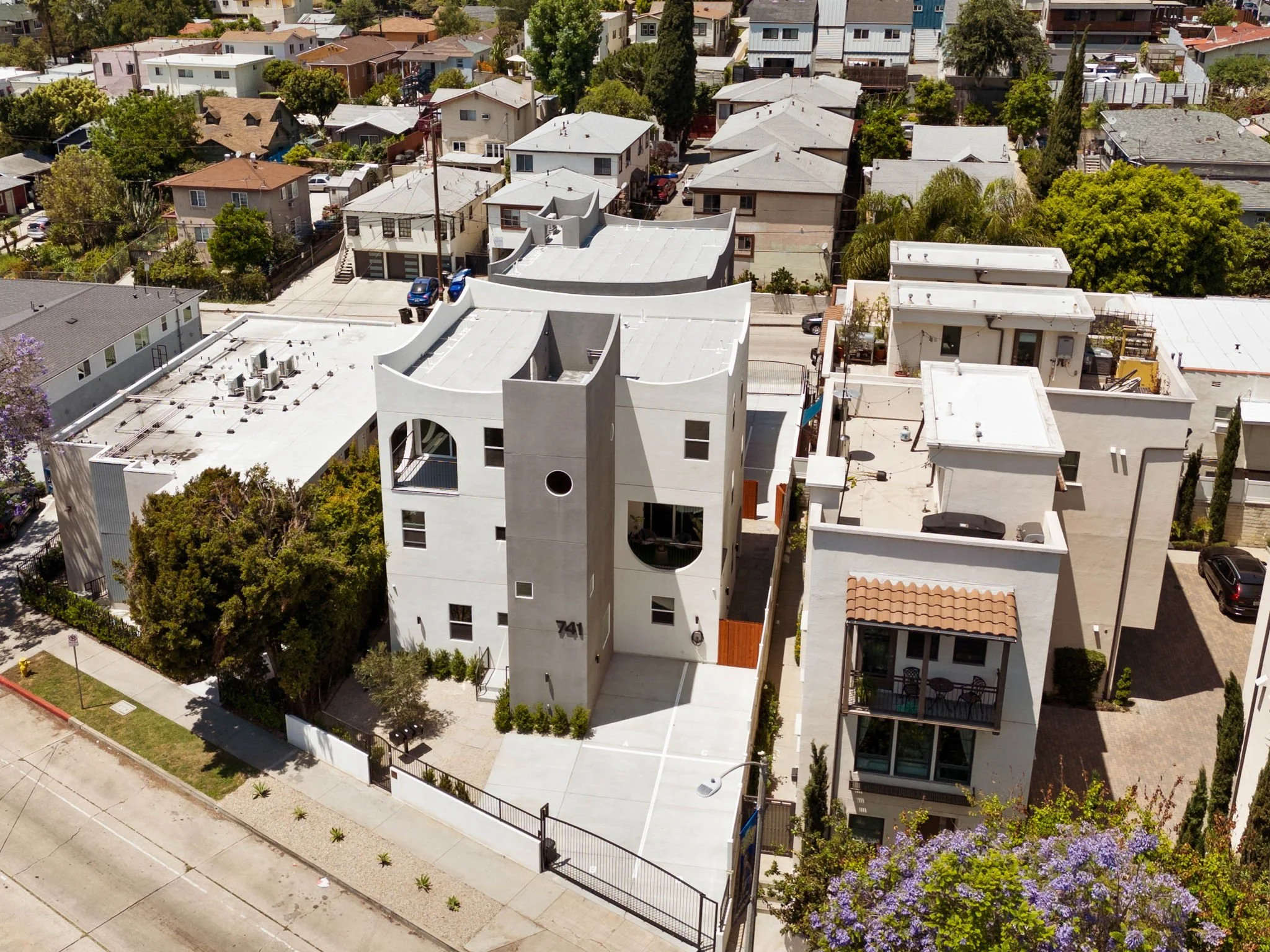 62-web-or-mls-738-n-vendome-st.jpg