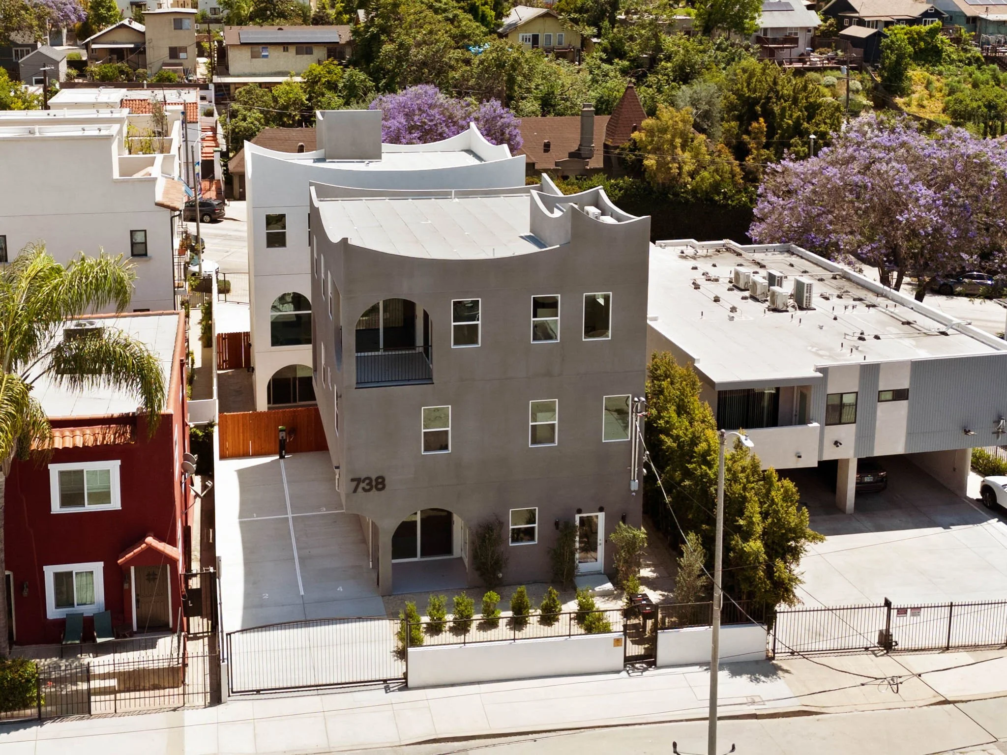 50-web-or-mls-738-n-vendome-st.jpg