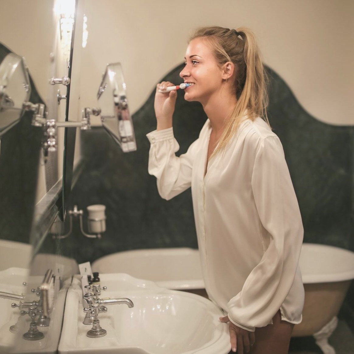 Did you know that daily brushing and cleaning between your teeth are crucial for removing plaque and preventing tooth decay and gum disease? It&rsquo;s true!

Brushing your teeth at least twice a day is essential, but are you doing it correctly? Here