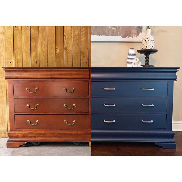 A little side by side #beforeandafter for your #transformationtuesday morning! Isn&rsquo;t it amazing the simple power of paint and new hardware? 💙💛 We won&rsquo;t discuss the new drawer slide hardware we installed that almost made me quit this lin