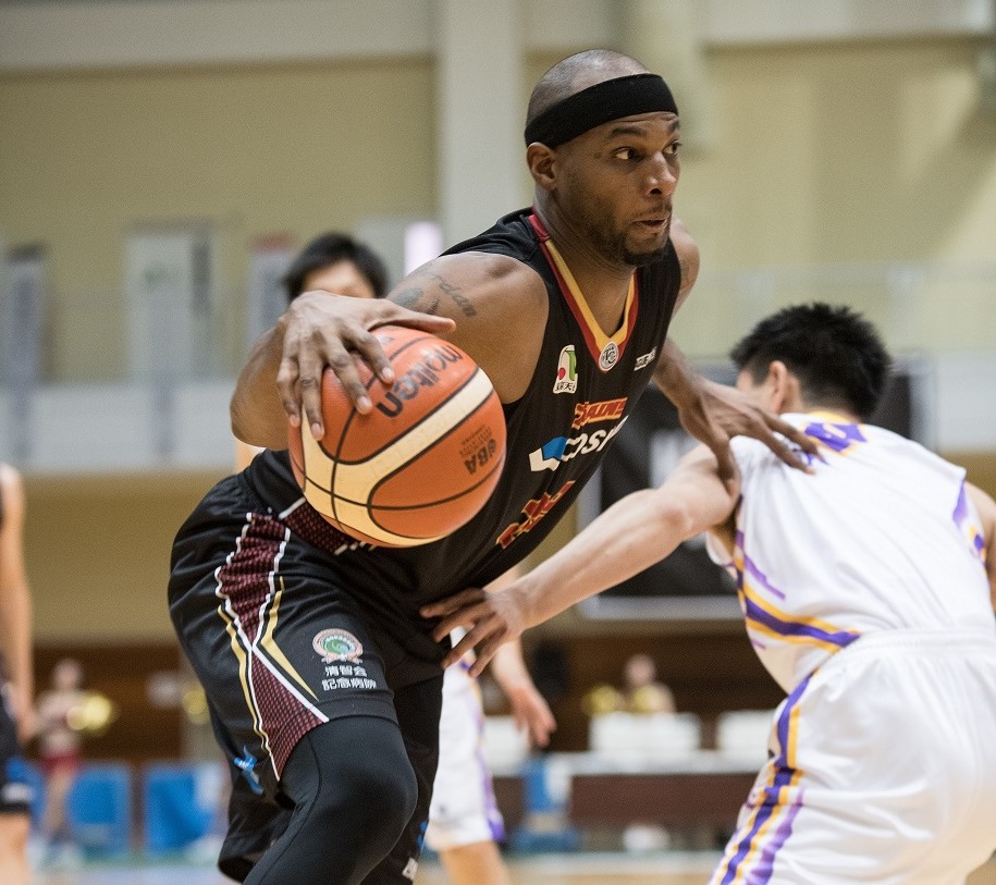 Edward Morris obtains Japanese Citizenship