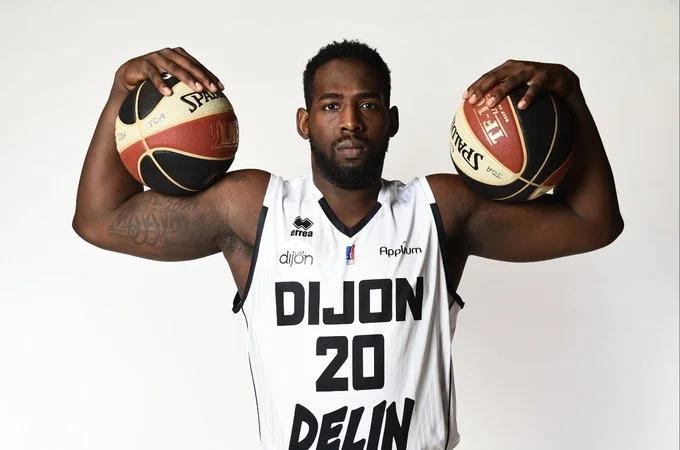 GAVIN WARE STAYS WITH JDA DIJON ONE MORE SEASON 