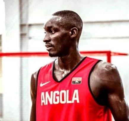 MAIA BASKET INKS MILTON VALENTE