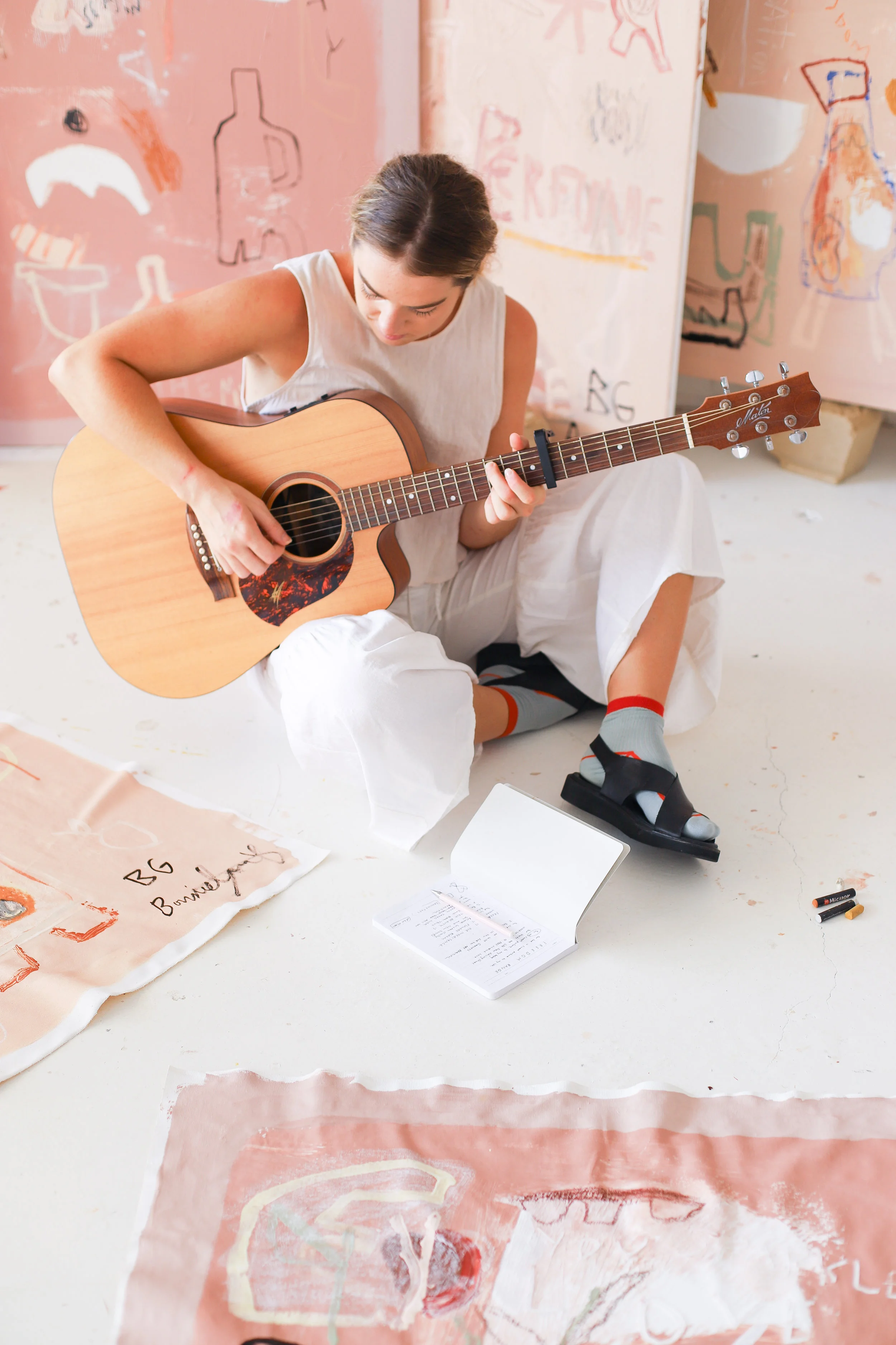 bonnie-gray-playing-guitar.jpg