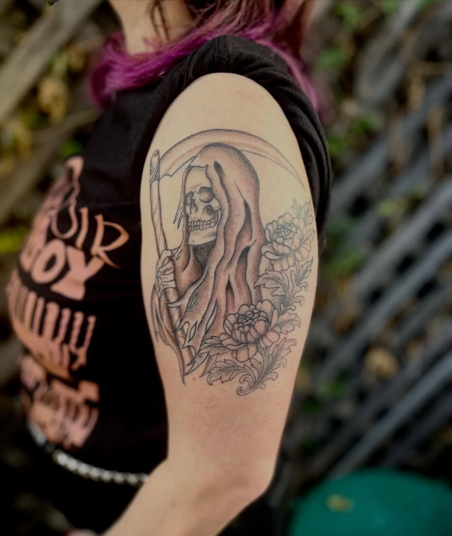 Reaper from my flash for @ferral_faucet ! We decided to keep the shading nice and light for a softer feel. Thank you so much! 
DM for your own🕸💕🕸