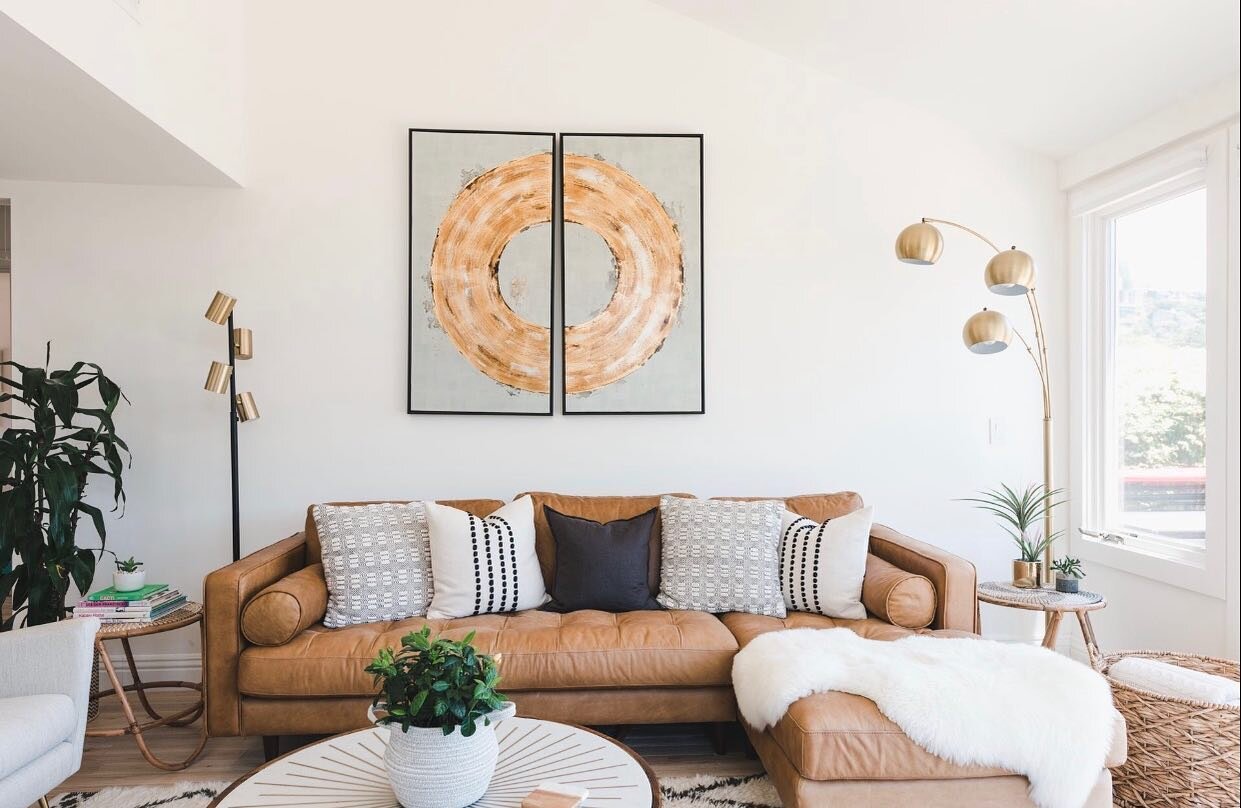 Every Scandi-modern inspired home needs an @article Sven sofa! The name says it all! I debated long and hard over this one as we had never owned a leather sofa before, and had not yet tried anything from Article. One year in, still a huge fan, sun ki