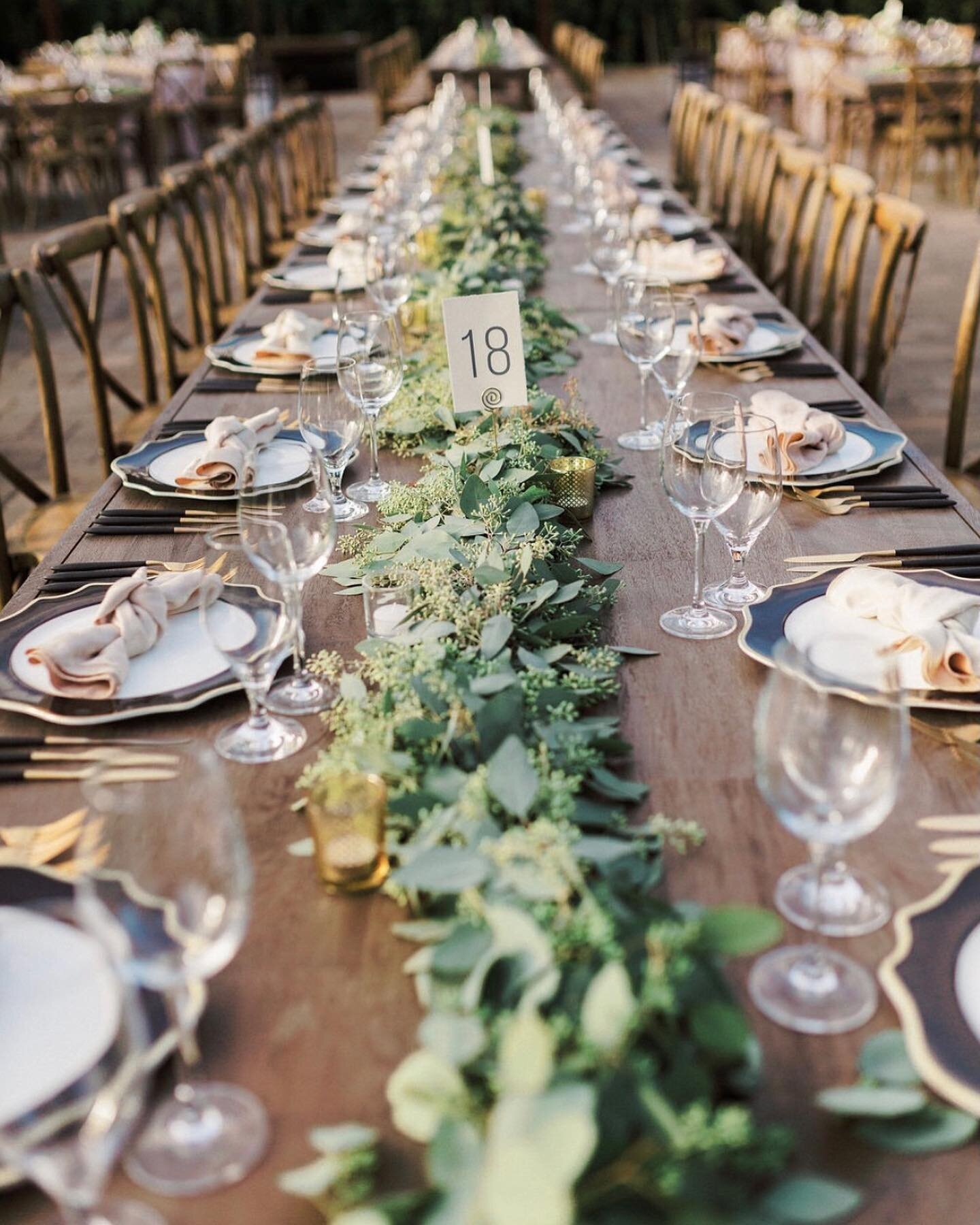 I love loooooong tables ✨ K&amp;H&rsquo;s black tie wedding at @folktalewinery we shook things up a bit with long wooden tables adorned in eucalyptus garlands, mixed with round linen draped tables, complete with black and gold accents ✨ @fleursdusole