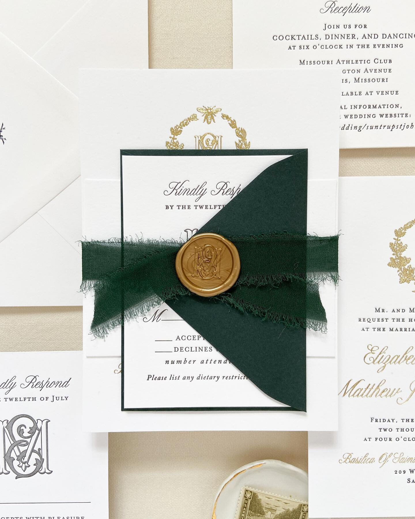 The combination of emerald green chiffon ribbon and monogrammed gold wax seal is 🙌💛
Planning @cc_events_stl 
.
.
#waxseal #weddinginvites #luxuryinvitations #weddingdetails #ohsobeautifulpaper #dailydoseofpaper #letterpressstudio #letterpresslove