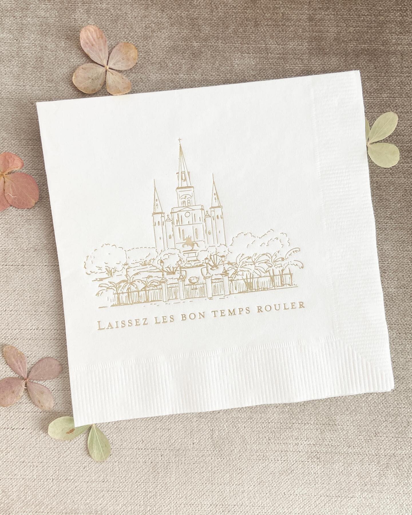 When you met in NOLA, you have to have the &ldquo;laissez les bon temps rouler!&rdquo; cocktail napkins! Love these custom welcome party cocktail napkins we designed for Lexie + Ian, they were such a personal touch! ✨
Planning @kristinashleyevents 
.