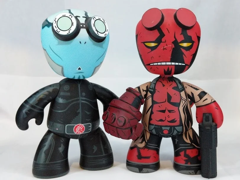 Abe Sapien and SDCC 2009 Exclusive Hellboy Mez-itz by Mezco