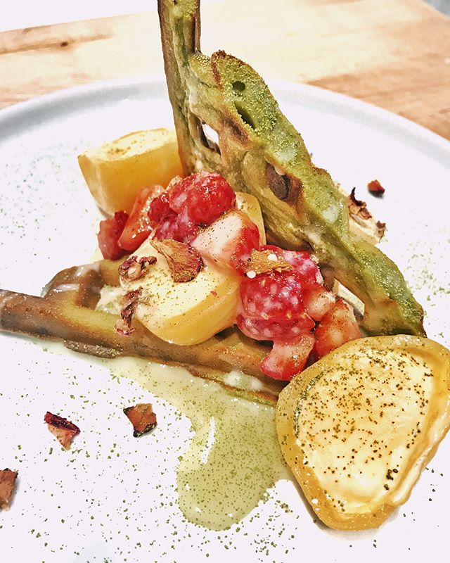 MATCHA waffles, mochi ice crean &amp; rose petal infused sweet condensed milk! FEELING the Japanese inspired flavors 🍵🍓🌸 #matcha #mochi #rosepetals #sweetcondensedmilk #japaneseinspired #dessert @moonlightroom_lazyacres