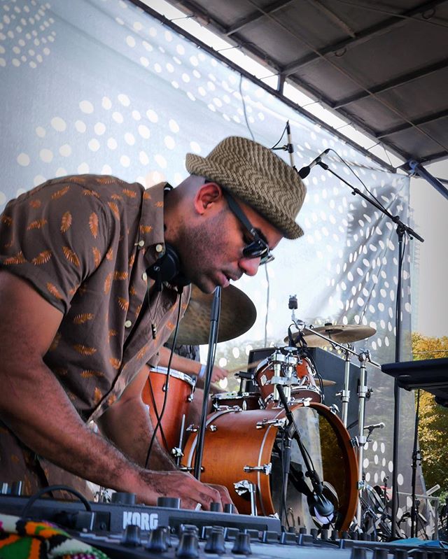 @afroqbano creating his magic. Check us this Saturday @martyrslive with @esso_afrojam_funkbeat @santongiorgi #beatsybateria #futurerootz #chicago #globalbeats