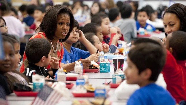 obamamichelle_schoollunch_012512getty.jpg