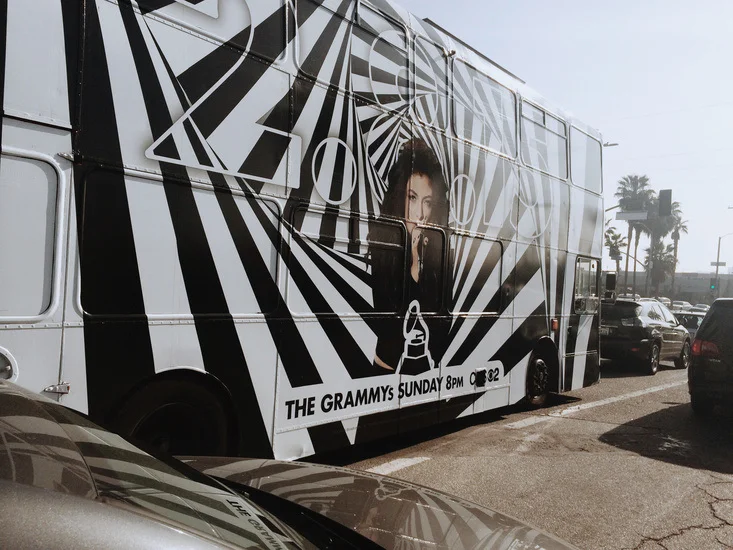 50833-12728306-Lorde_Bus_1_jpg_733.jpg