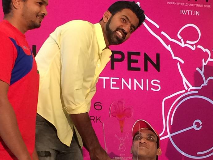 Rohan Bopanna unveiling the trophy at the launch of Indian Wheelchair Tennis Tour’s (IWTT) Tabebuia Open at the KSLTA in Bengaluru on Tuesday. - N. SUDARSHAN