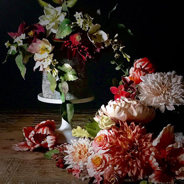 What an honor it is to have the genius @deborahjaffe photographing my work. We have the most amazing creative chemistry together. It&rsquo;s a dream come true!
...
#gumpasteflowers #cakedecorating #sugarart  #sugardahlia #sugarpeony #sugarroses #arti