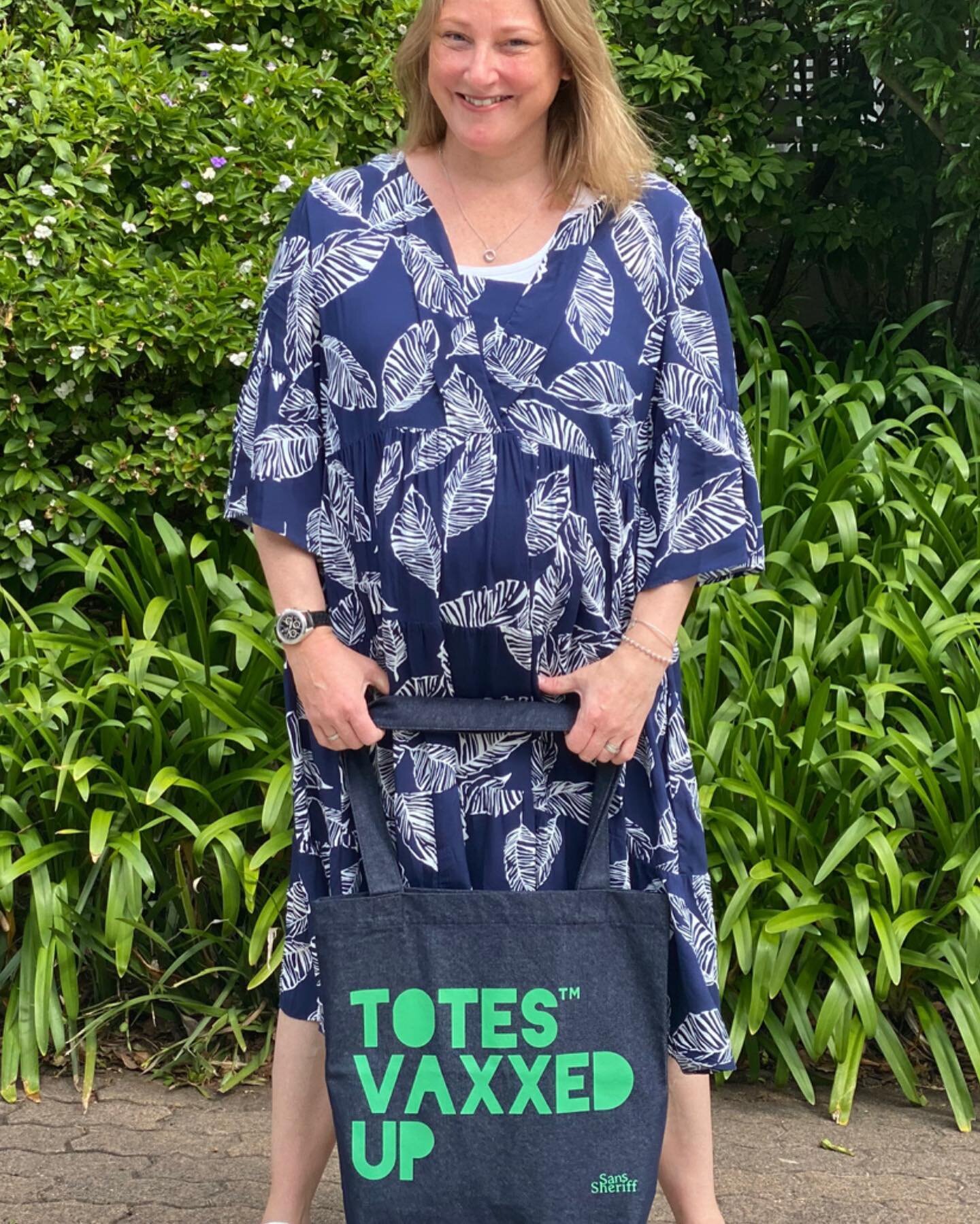 My awesome friend @ali_lennard who owns the awesome @philosophyaustraliafashion sporting her indigo denim #totesvaxxedup bag. If it&rsquo;s stylish enough for Ali it&rsquo;s stylish enough for the rest of of us 😂 So good to get out and see friends.