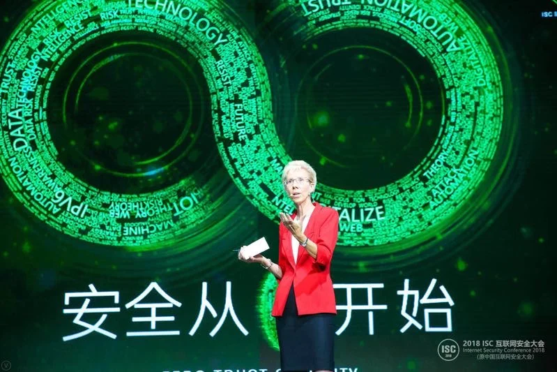   Katarina holding a keynote speech on blockchain at the Cyber Security Conference in Beijing (Sept’ 2018).   