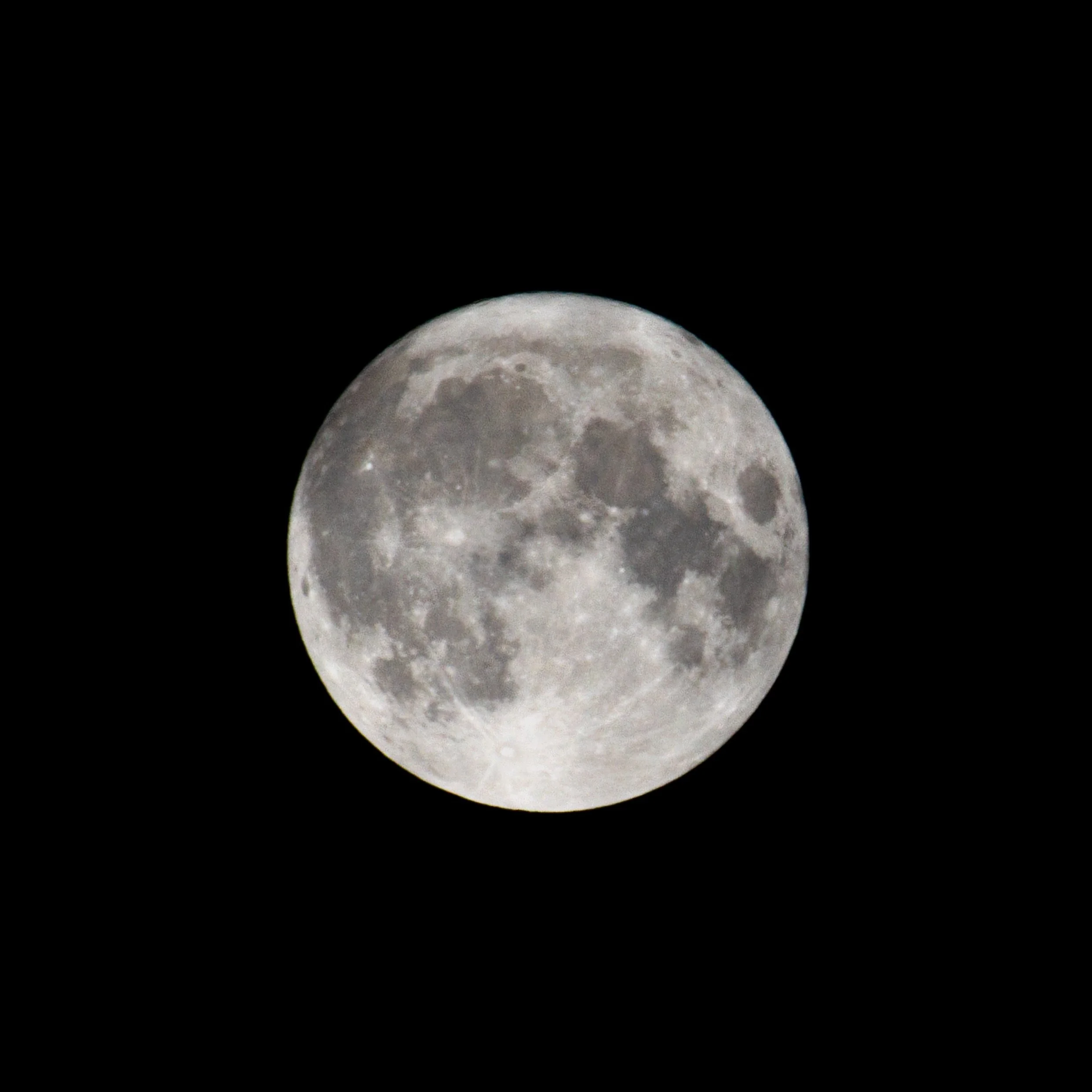 Stayed up late through the night into the morning to witness the rare blue moon on my 40th birthday. Reaching 40 at this same moment feels like a cosmic invitation to sharpen my focus. To look closely at what truly matters and to be entirely true to 