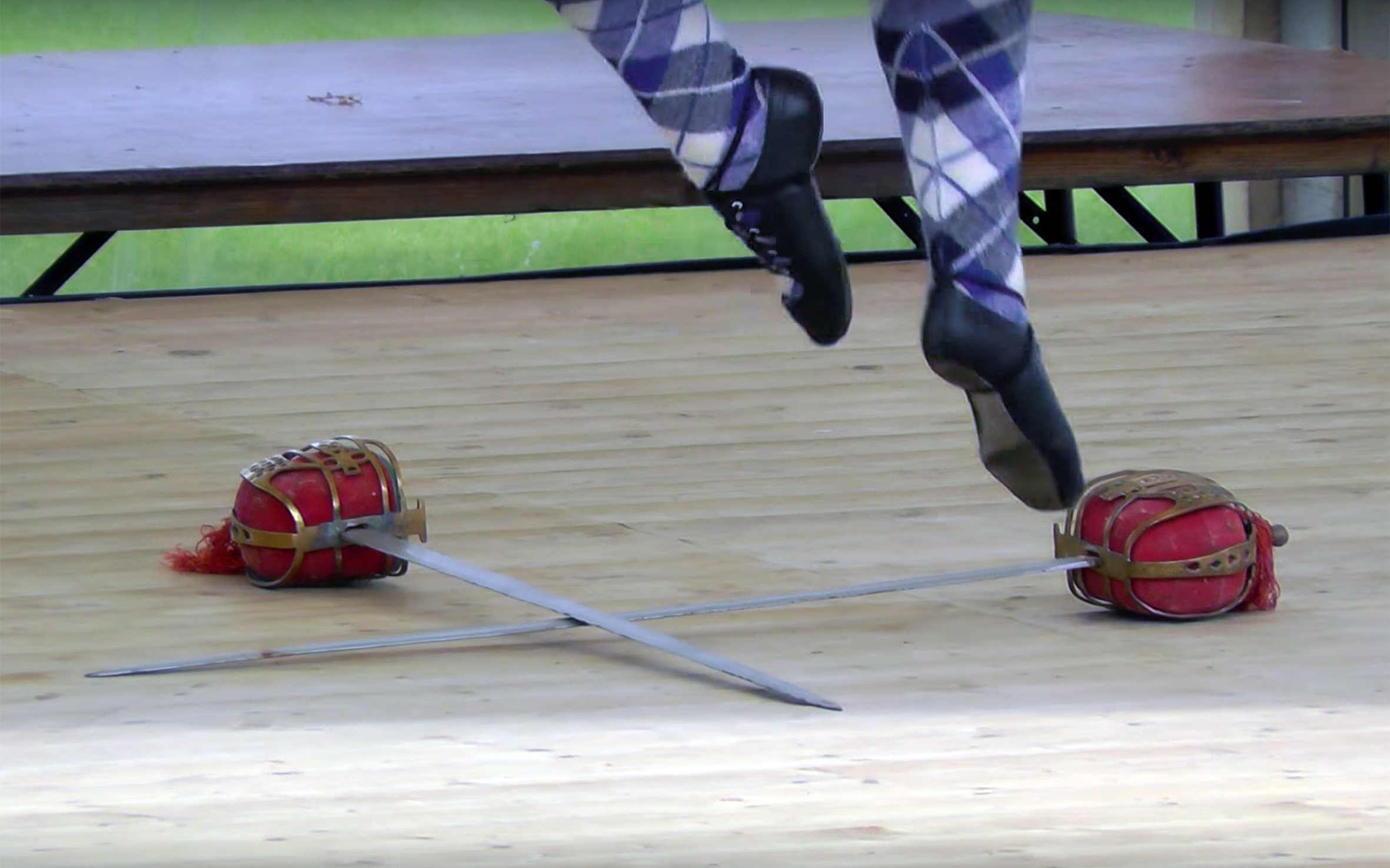 819- Sword Dance Scotland .jpg