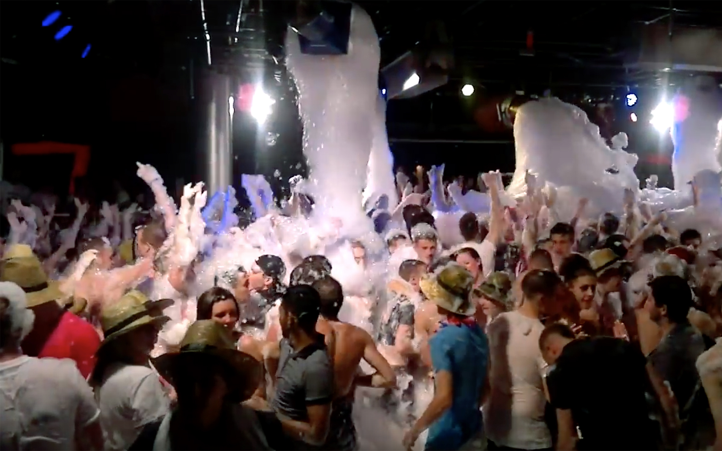 291-FOAM PARTY Global.jpg