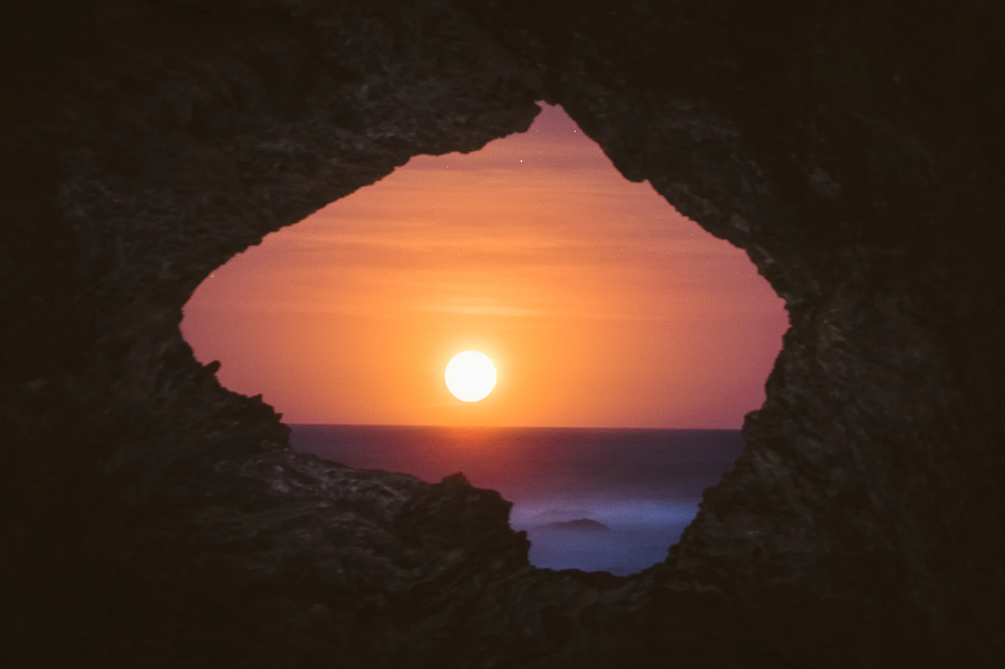 Moon Rise Australia Rock.jpg