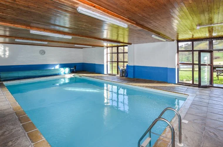 7dg31wwvg--845594_pool-view-2.jpg