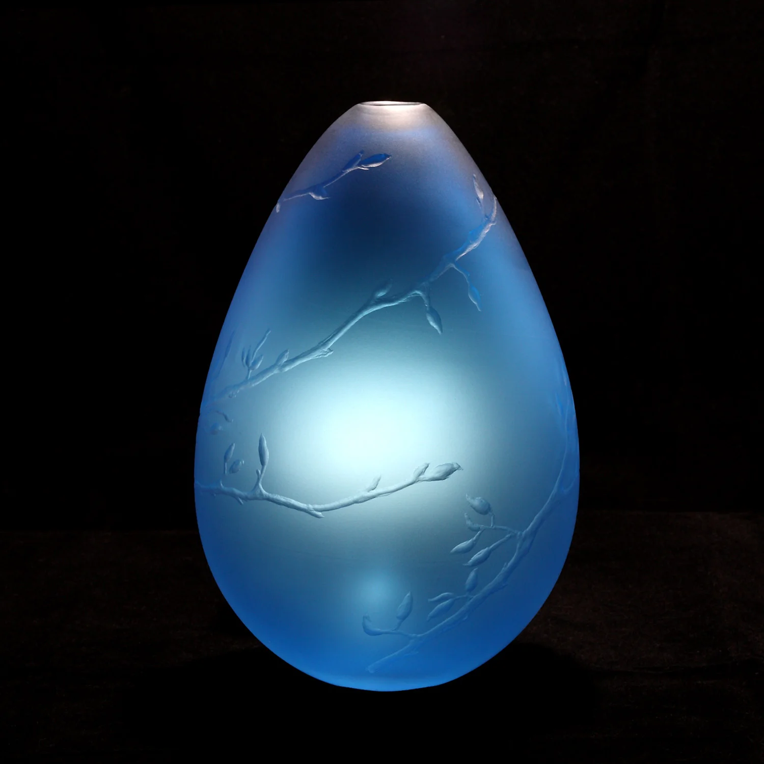 Micallef_Blue pearbuds.jpg