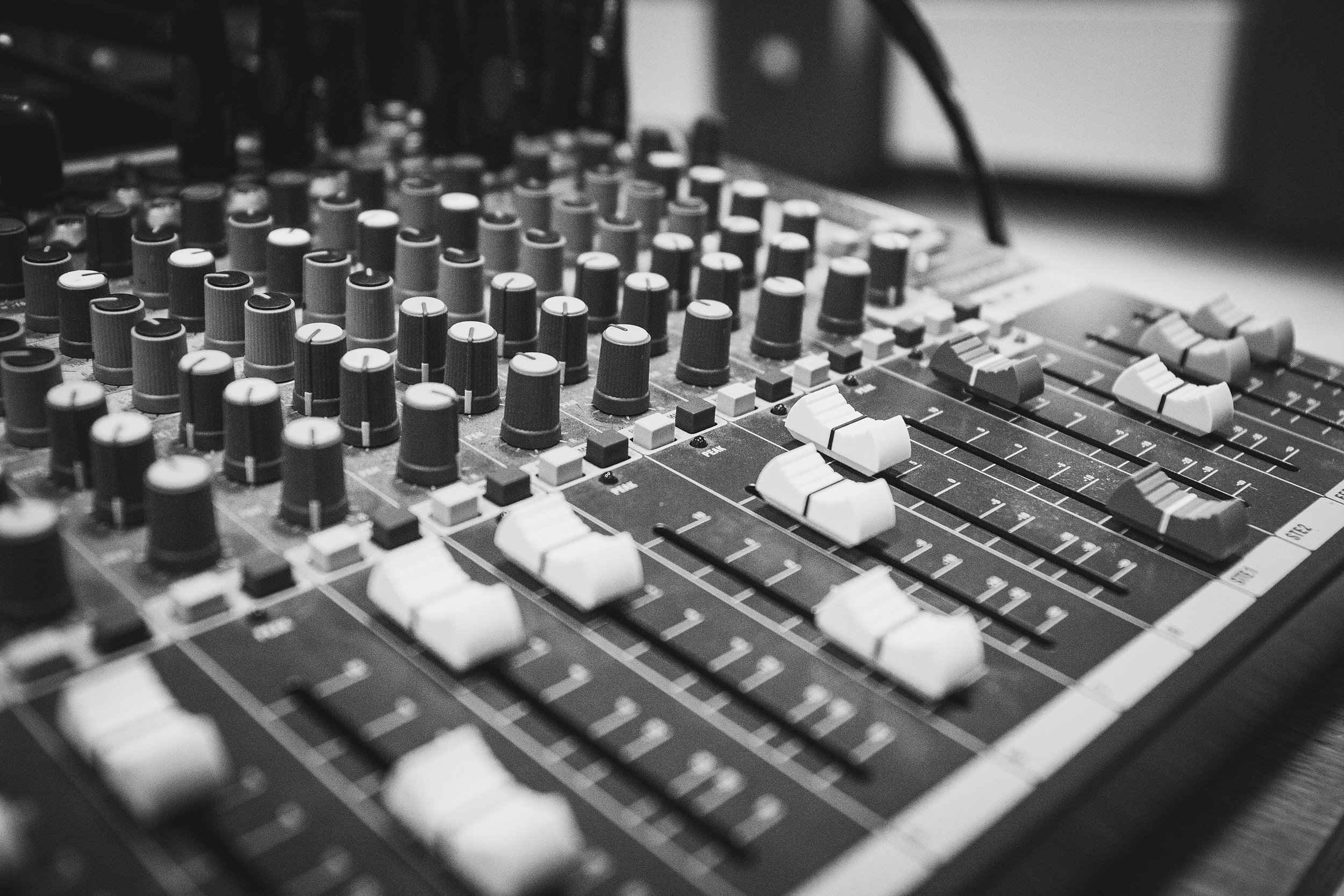 adjusting-audio-black-and-white-61383.jpg