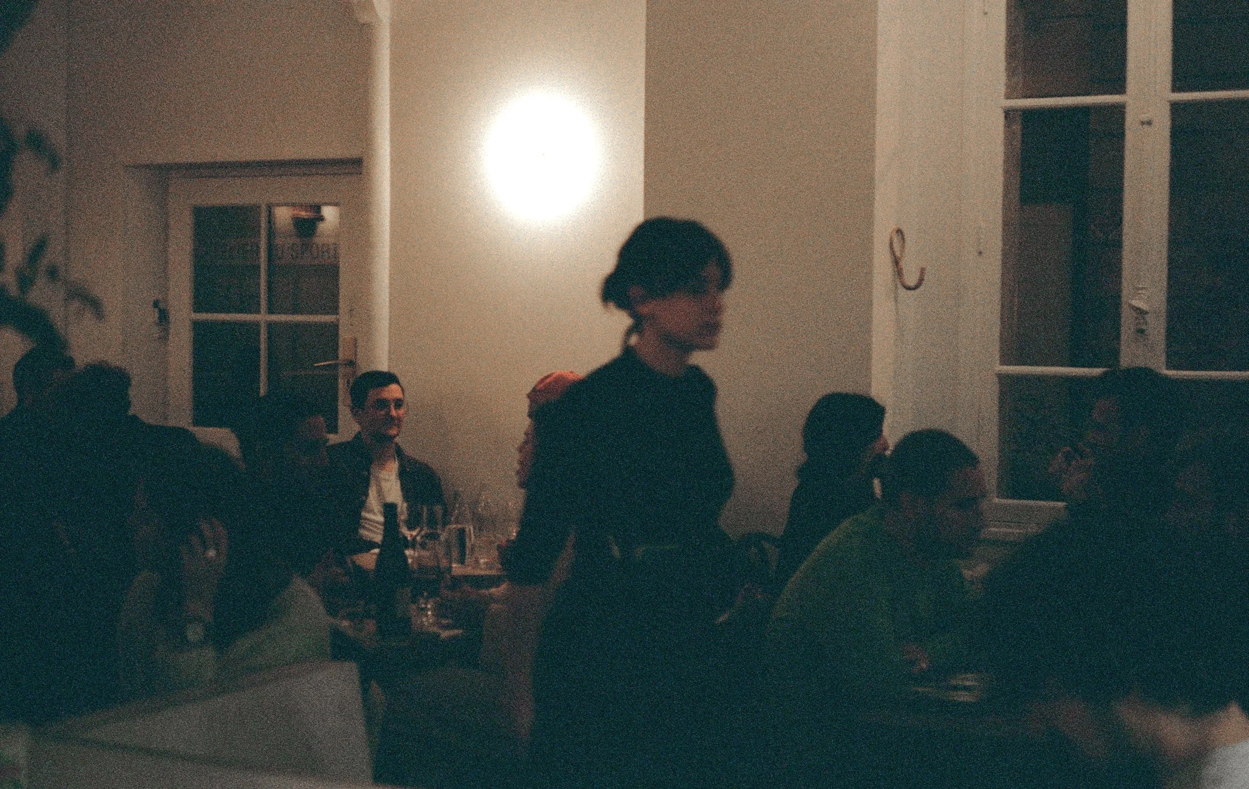Double Dragon Tatiana Katia Levha cuisine métissée pétillante aux influences philippines vins naturels rue Fragos Lecourtier restaurant agence architecture décoration ambiance point de vue atmosphère cheffe chef plats Paris nuit
