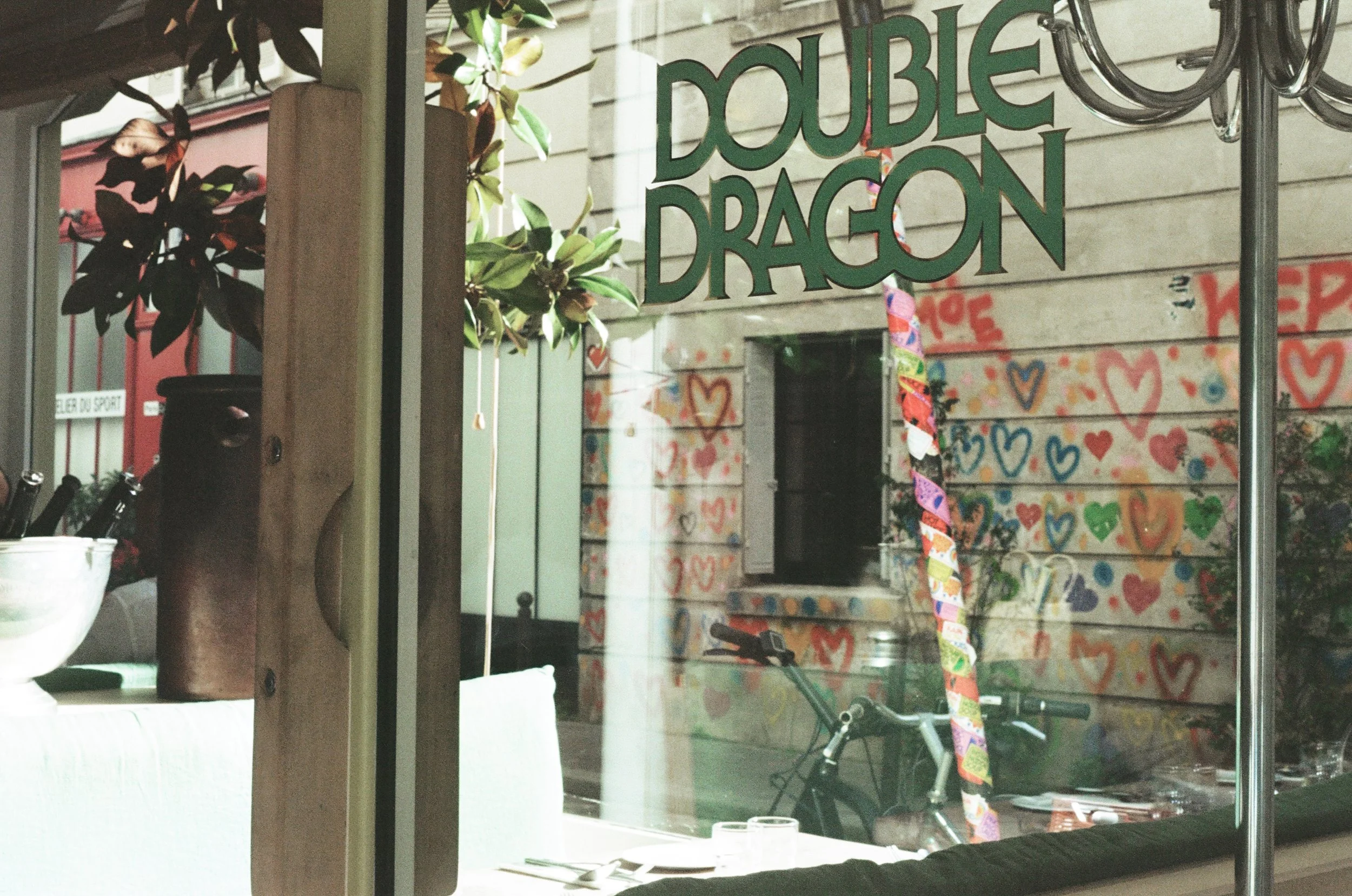 Double Dragon Tatiana Katia Levha cuisine métissée pétillante aux influences philippines vins naturels rue Fragos Lecourtier restaurant agence architecture décoration ambiance point de vue atmosphère cheffe chef plats