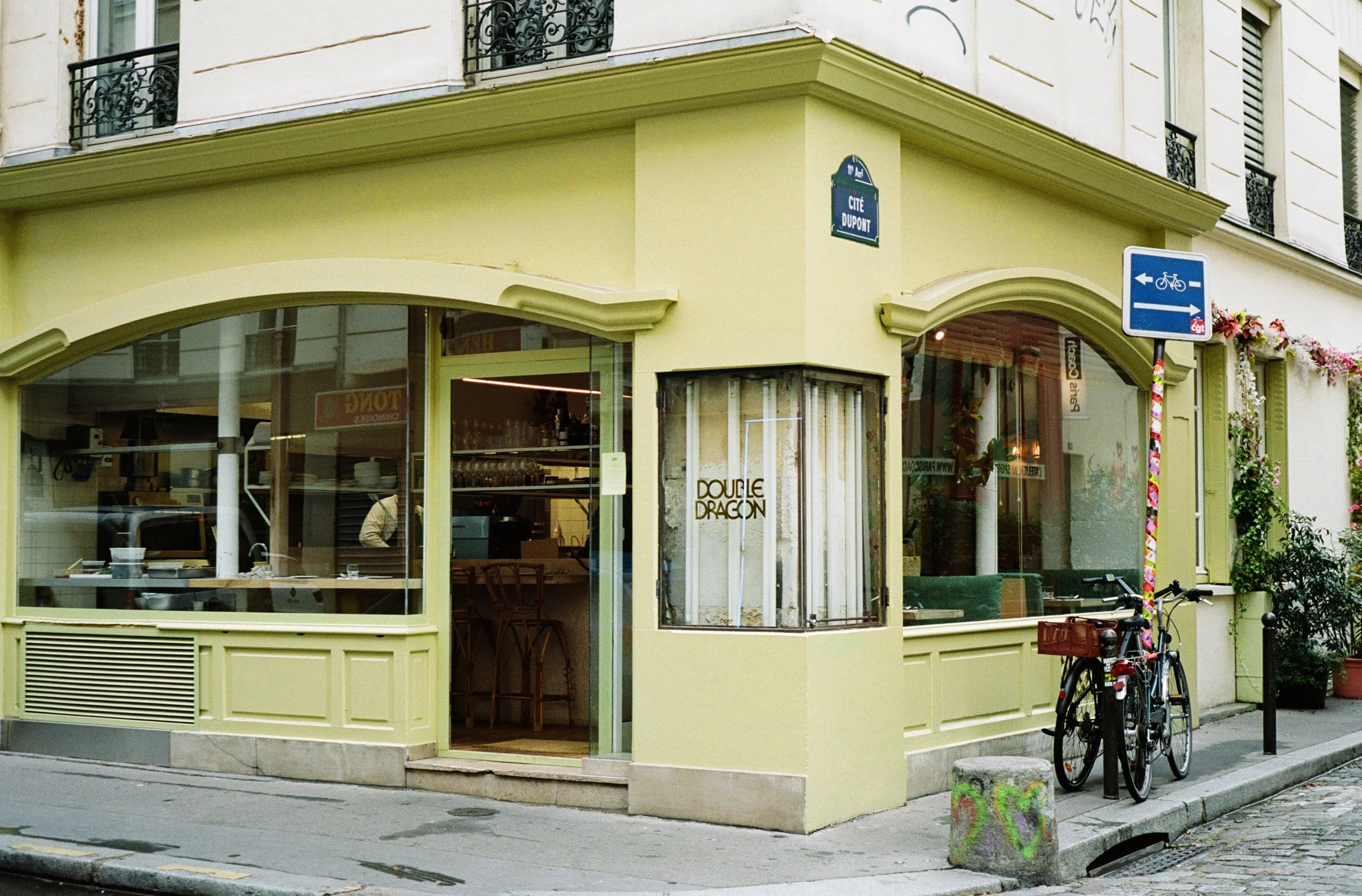 Double Dragon Tatiana Katia Levha cuisine métissée pétillante aux influences philippines vins naturels rue Fragos Lecourtier restaurant agence architecture décoration ambiance
