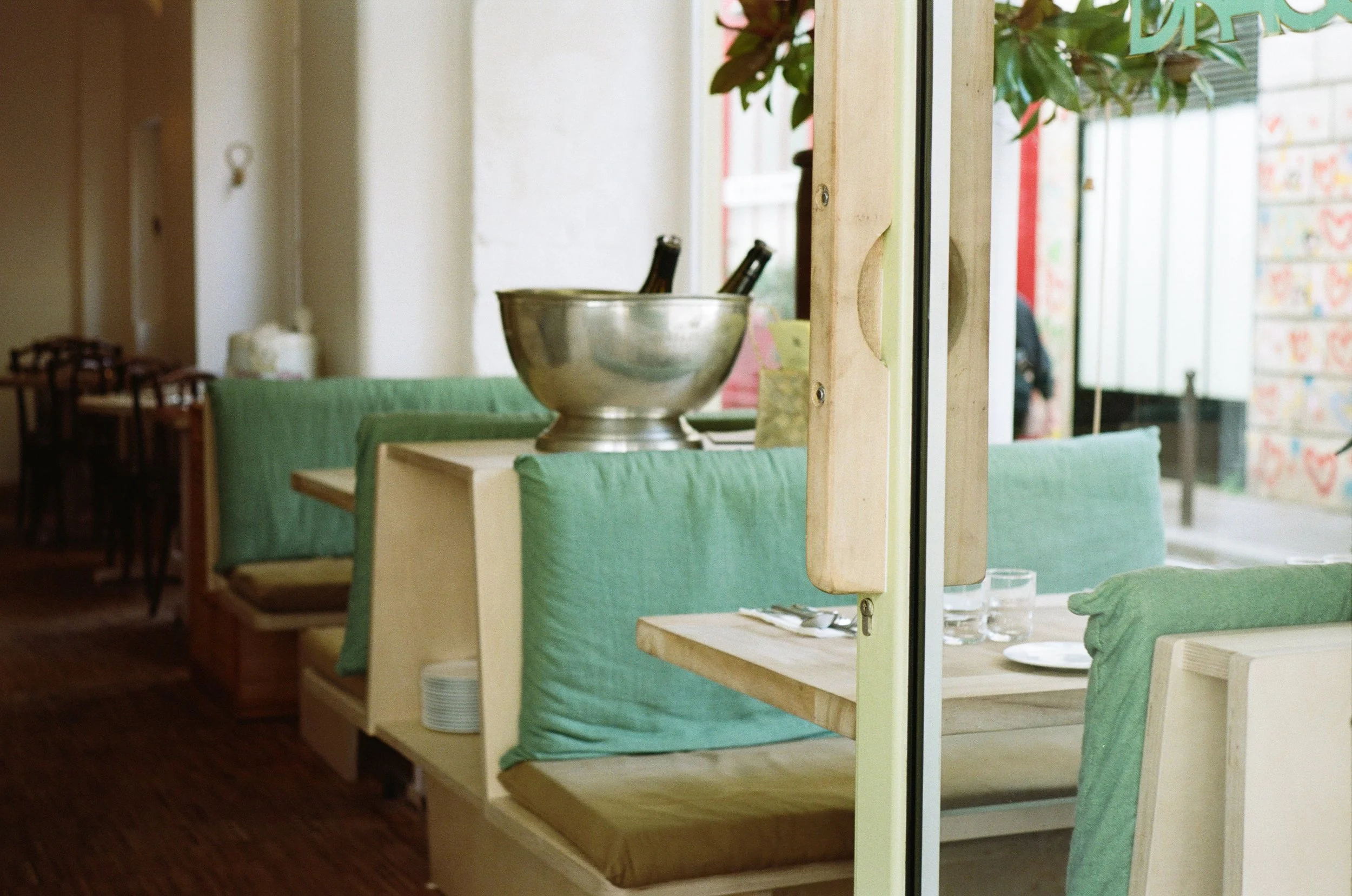 Double Dragon Tatiana Katia Levha cuisine métissée pétillante aux influences philippines vins naturels rue Fragos Lecourtier restaurant agence architecture décoration ambiance point de vue atmosphère cheffe chef plats