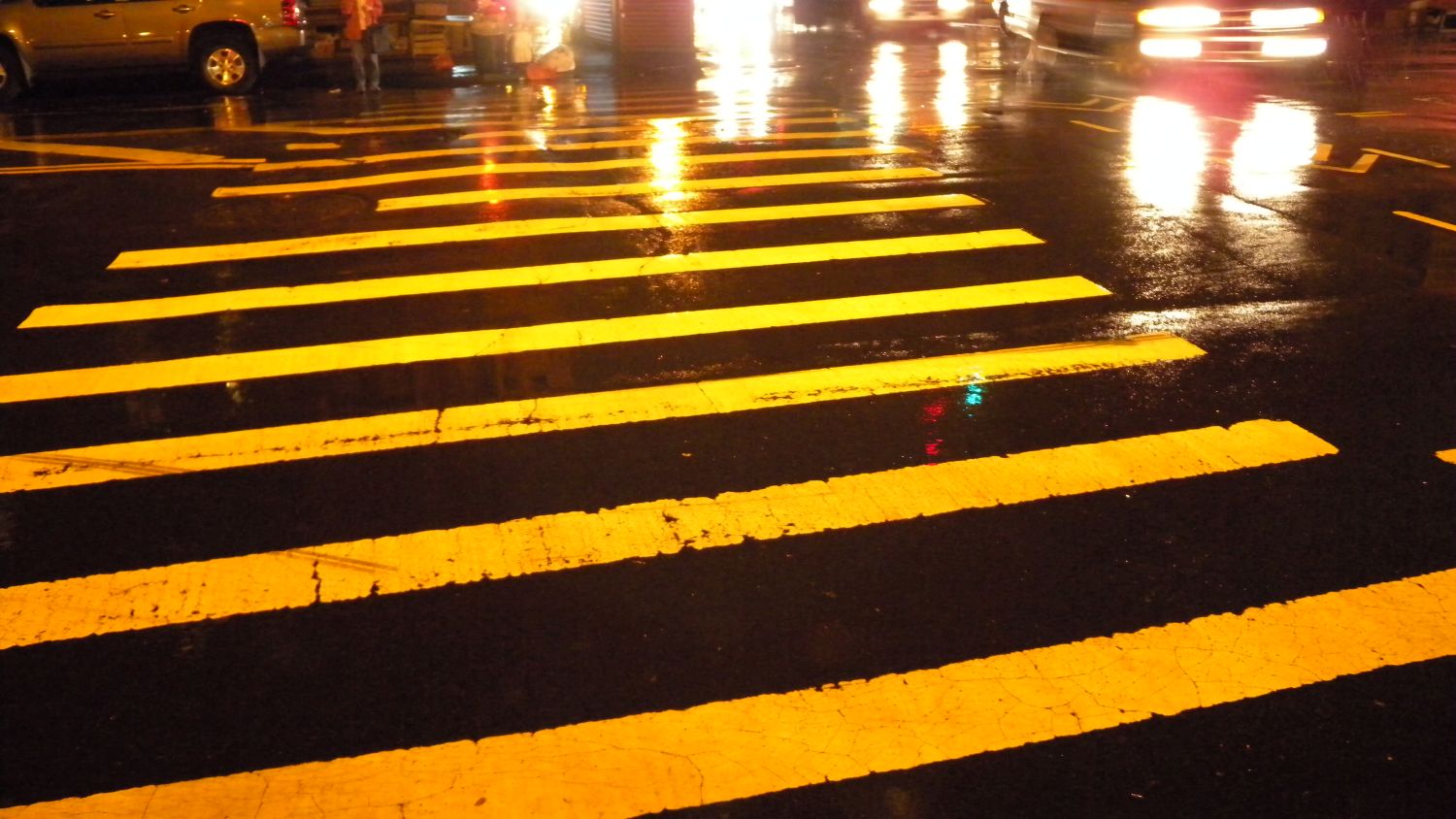 New York pedestrian crossing | Rainy evening | Citie lights | ©sandrine cohen