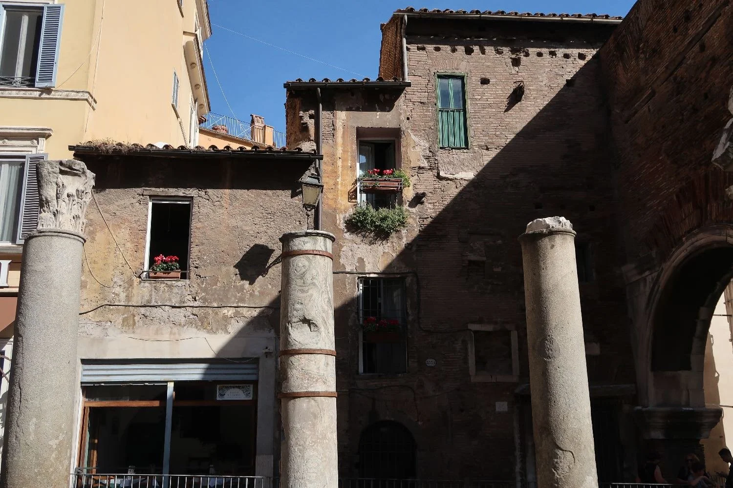 Ghetto Portico d'Ottavia 7 | Rome jewish district | Italy | photo sandrine cohen